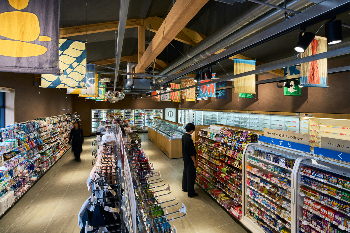 ハッピーローソンタウン池田伏尾台店（コンビニエンスストア（地域交流拠点））の写真 9
