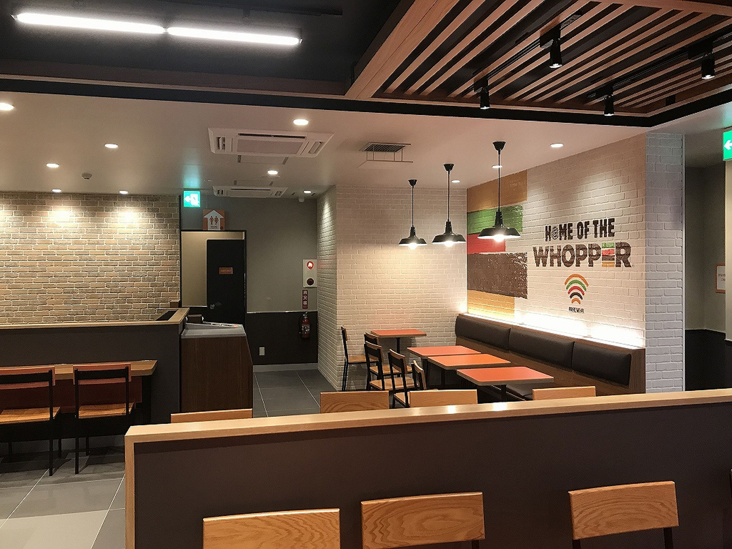 埼玉県のバーガーキング 川口栄町店|ハンバーガー店の内装デザイン事例(株式会社ノムラアークス) 埼玉県のバーガーキング 川口栄町店|ハンバーガー店の内装デザイン事例(株式会社ノムラアークス)