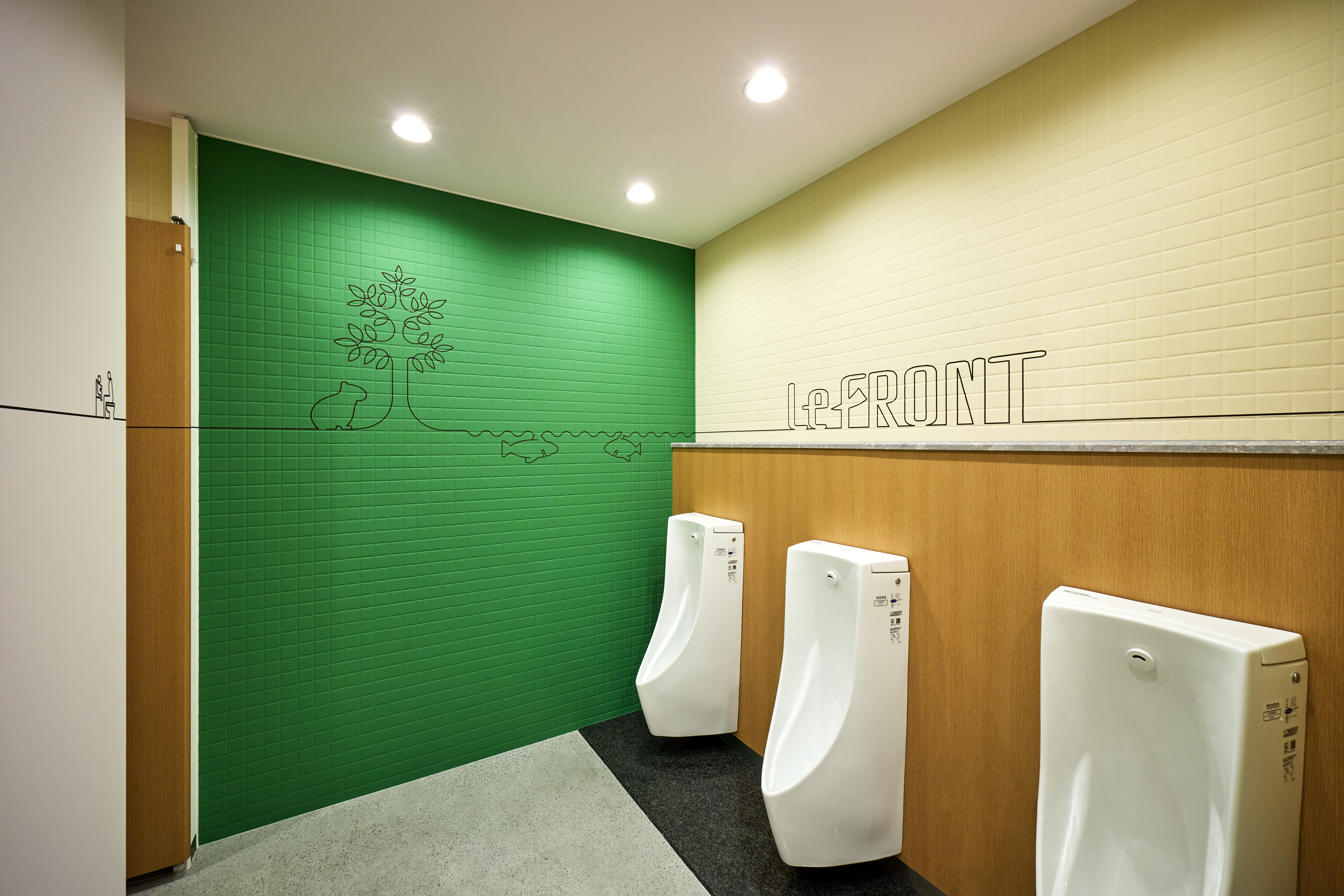 川崎ルフロン 共用トイレ（駅直結商業施設の共用トイレ改修）の写真 3