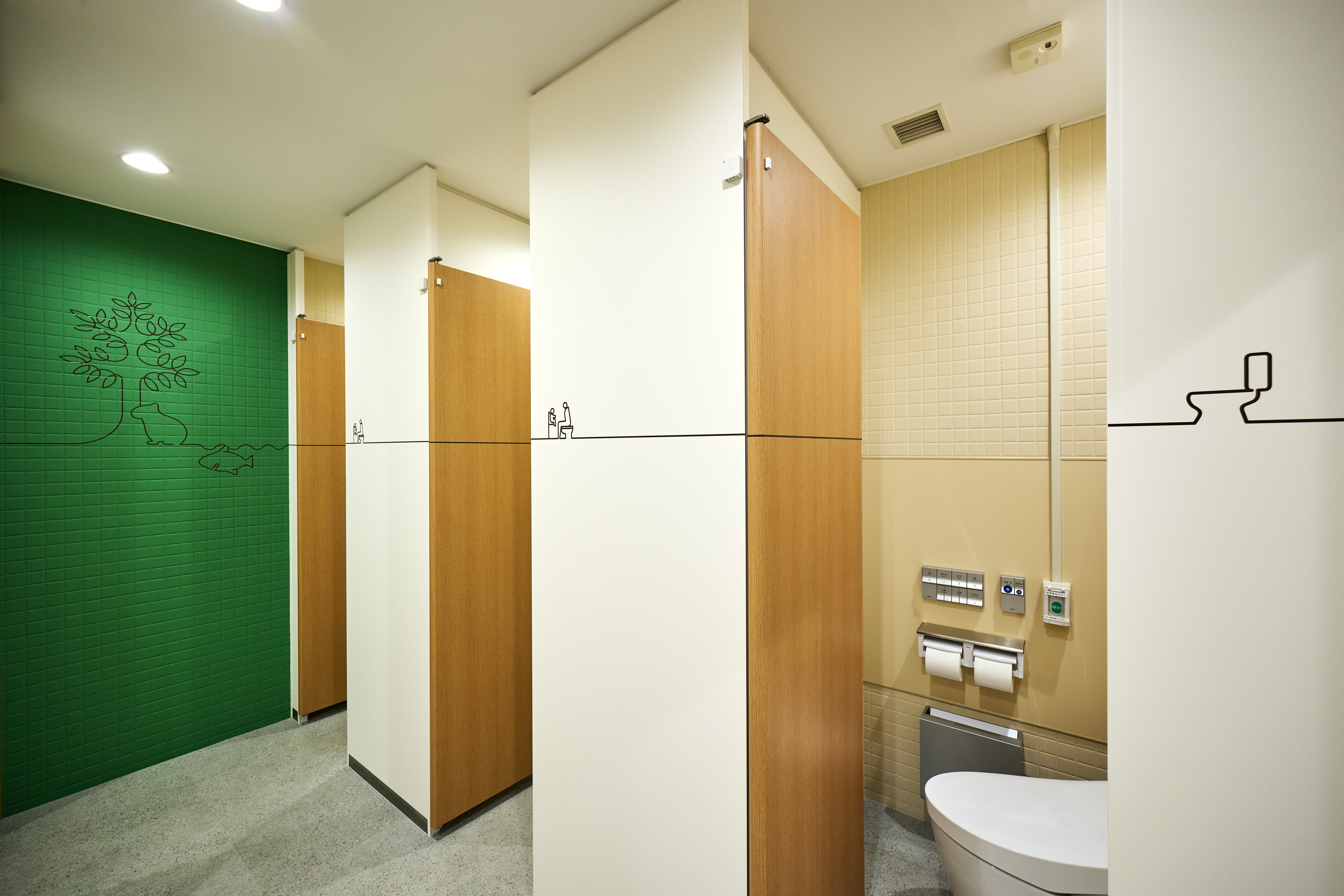 川崎ルフロン 共用トイレ（駅直結商業施設の共用トイレ改修）の写真 2