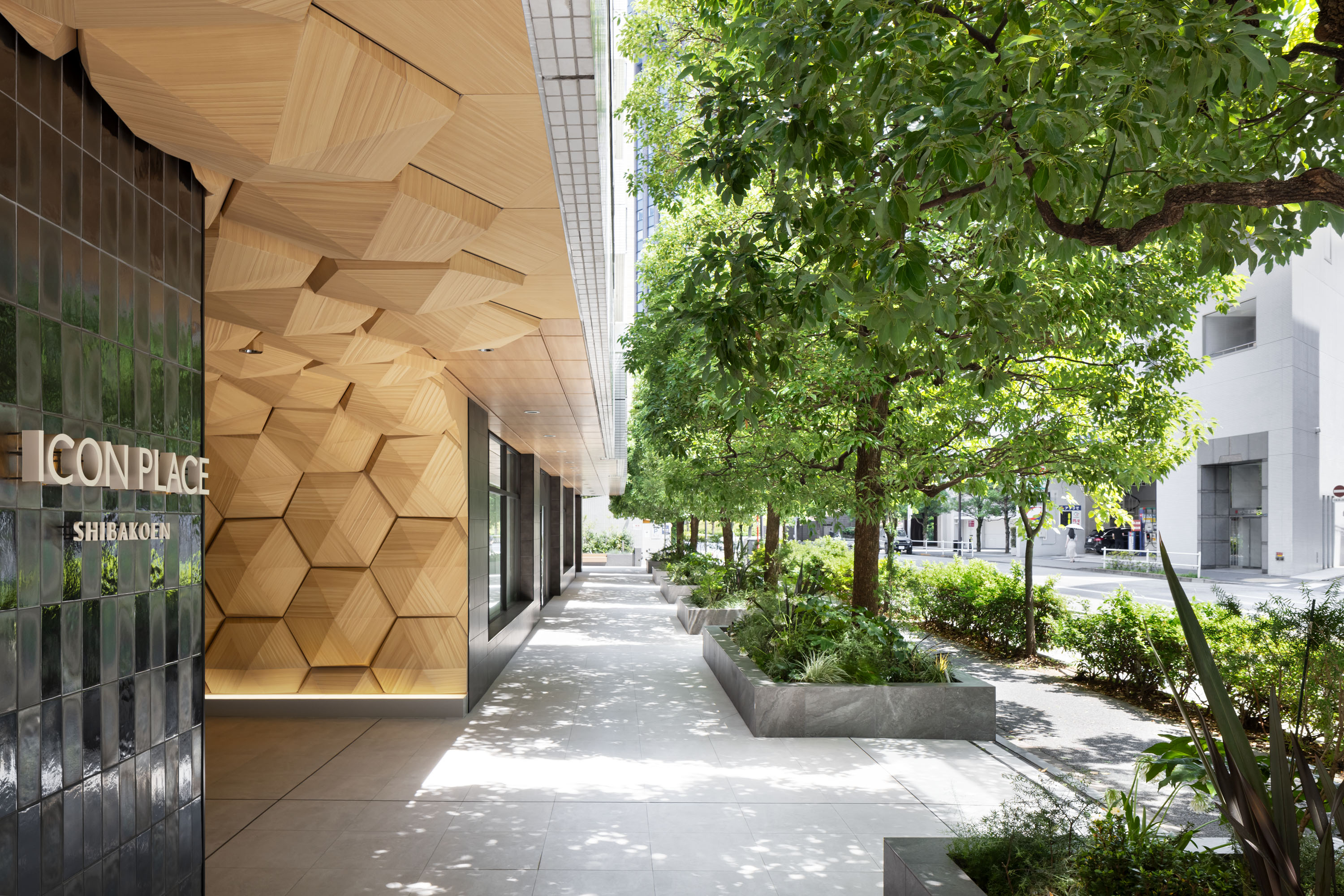 ICON PLACE SHIBAKOEN（オフィス・住宅複合ビルの共用部リニューアル）の写真 5