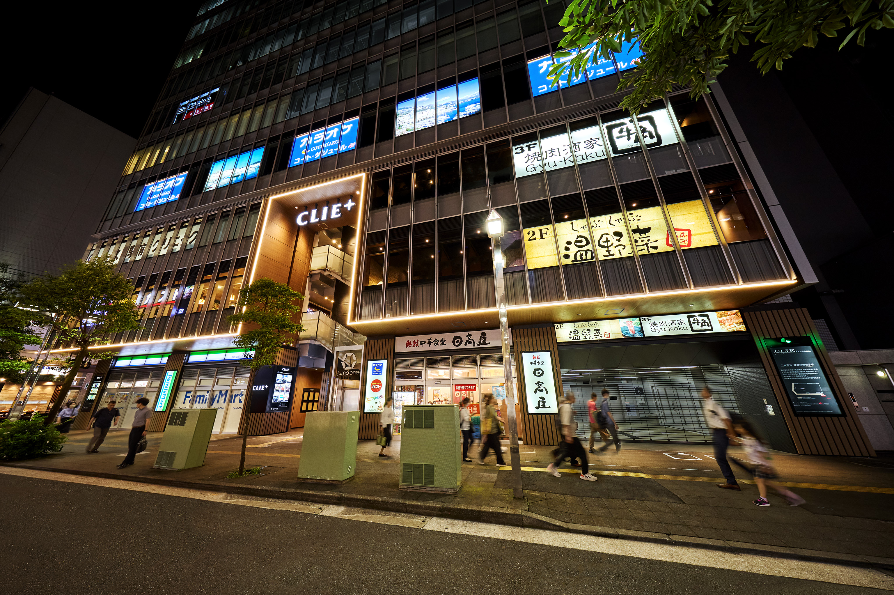 クリエ川崎（CLIE＋）（駅前商業施設の外装・共用部リニューアル）の写真 4