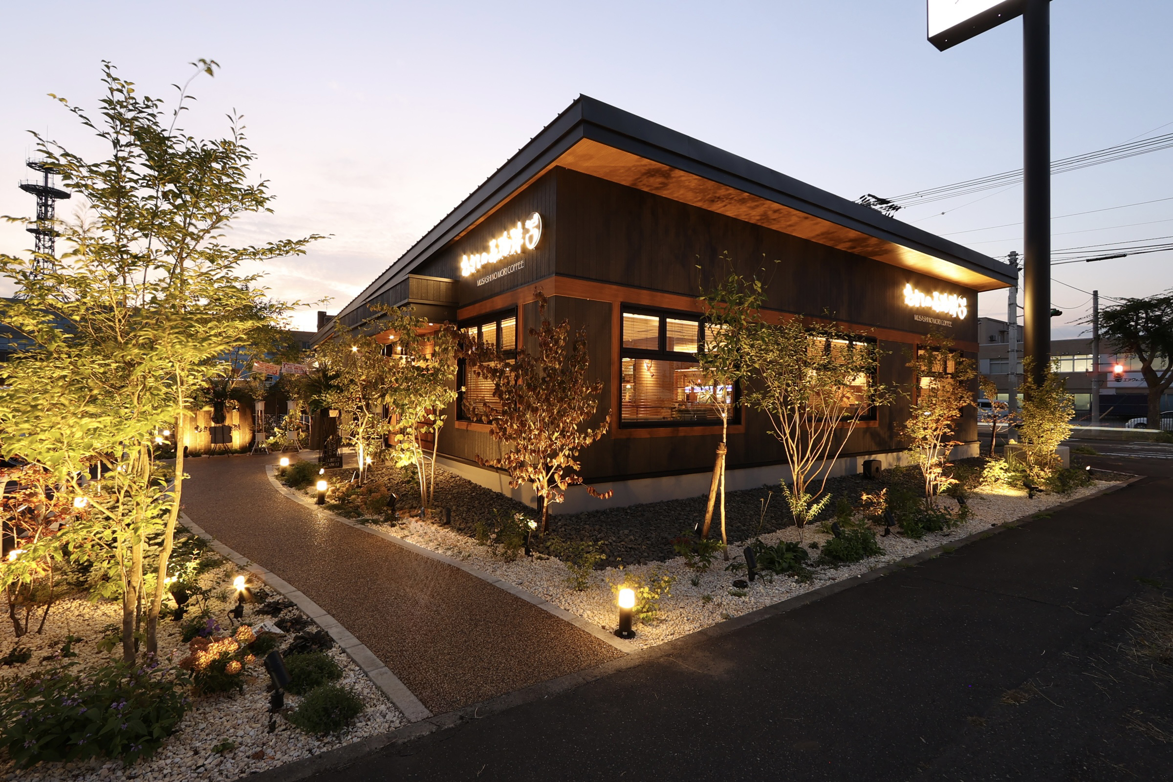 北海道のむさしの森珈琲 帯広市役所前店｜カフェの内装デザイン事例（株式会社ノムラアークス）
