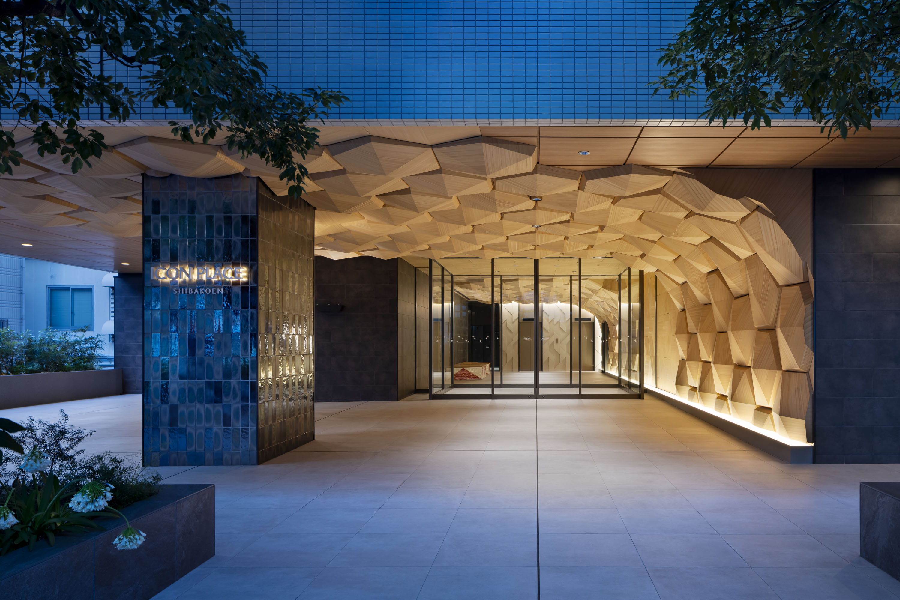 ICON PLACE SHIBAKOEN（オフィス・住宅複合ビルの共用部リニューアル）の写真 4