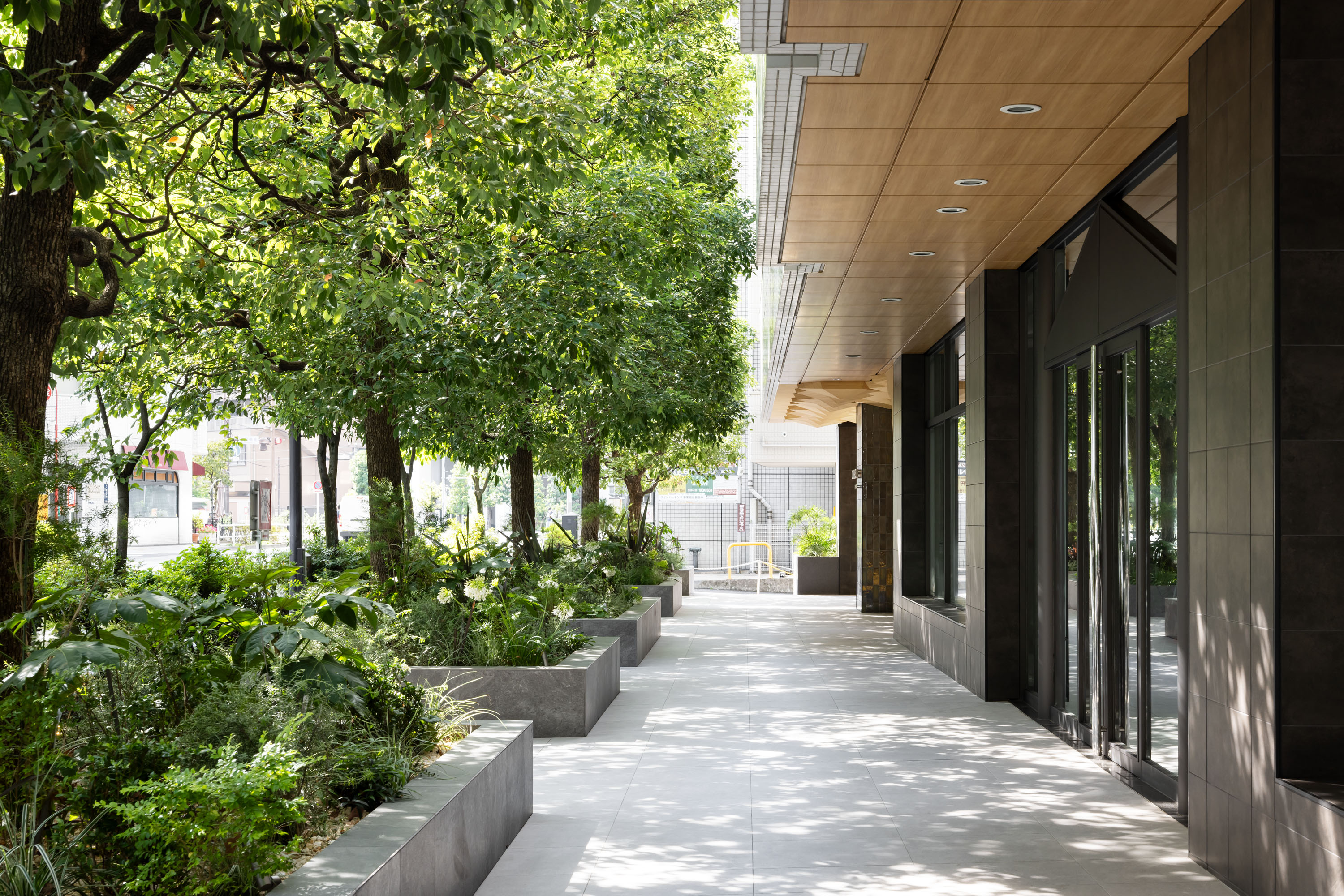 ICON PLACE SHIBAKOEN（オフィス・住宅複合ビルの共用部リニューアル）の写真 6