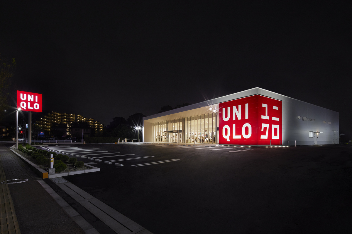 ユニクロ 東村山市民スポーツセンター前店（アパレルのロードサイド型店舗）の写真 4