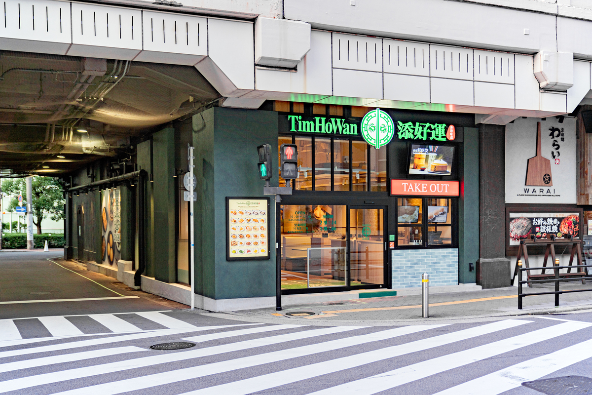 大阪府のTim Ho Wan（添好運）梅田茶屋町店｜香港点心専門店の内装デザイン事例（株式会社ノムラアークス）