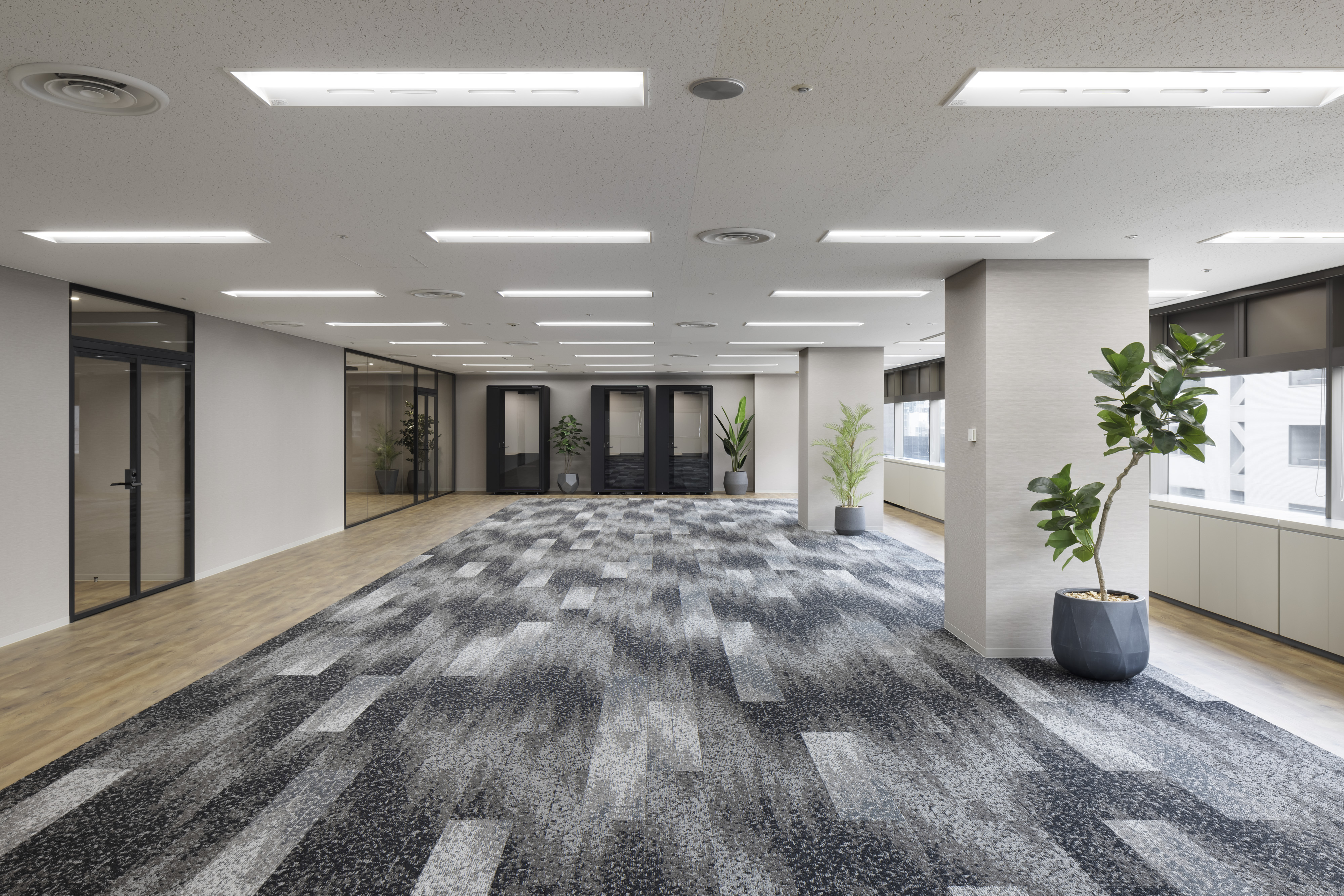 ICON PLACE SHIBAKOEN（オフィス・住宅複合ビルの共用部リニューアル）の写真 11