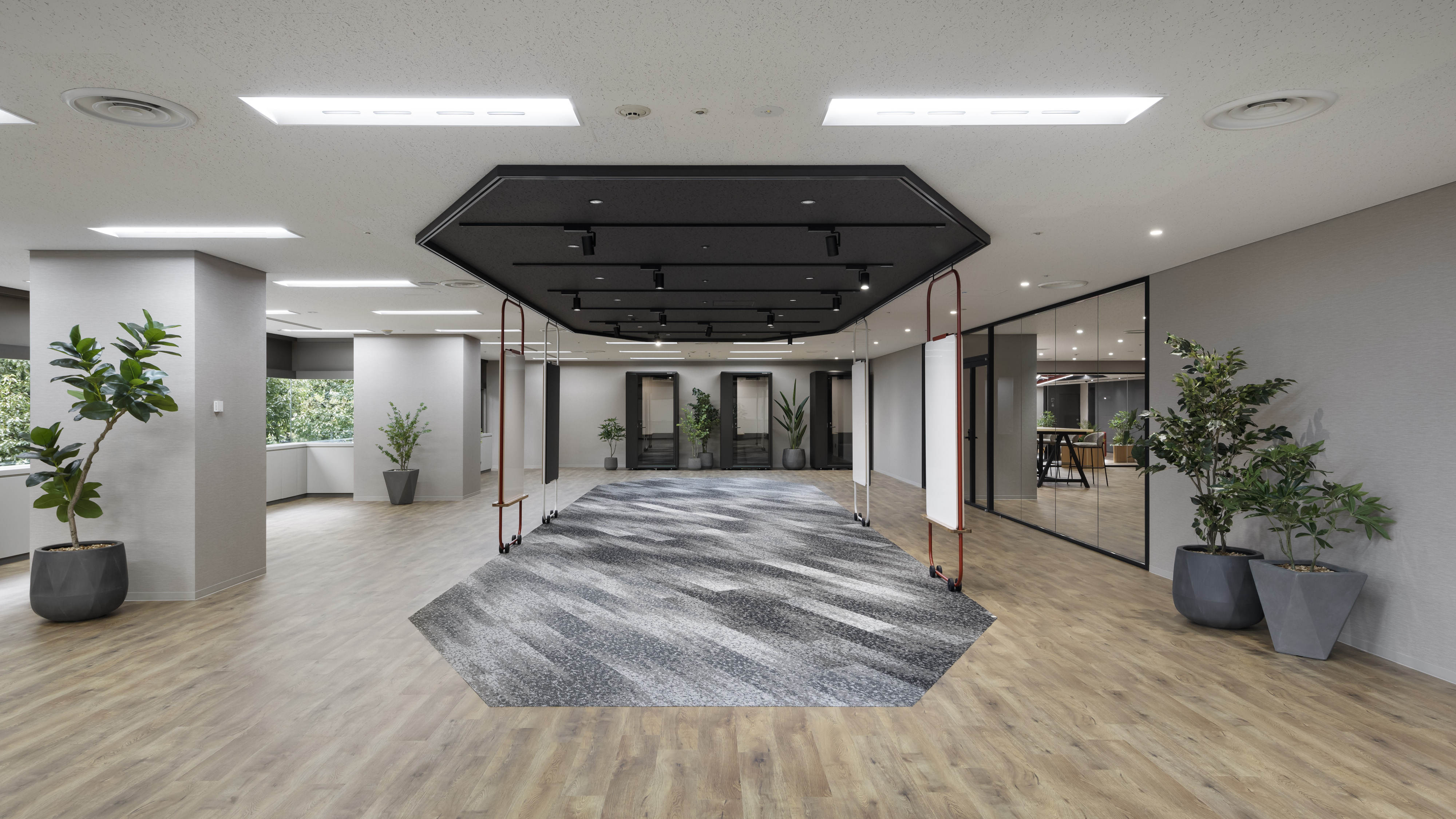 ICON PLACE SHIBAKOEN（オフィス・住宅複合ビルの共用部リニューアル）の写真 13