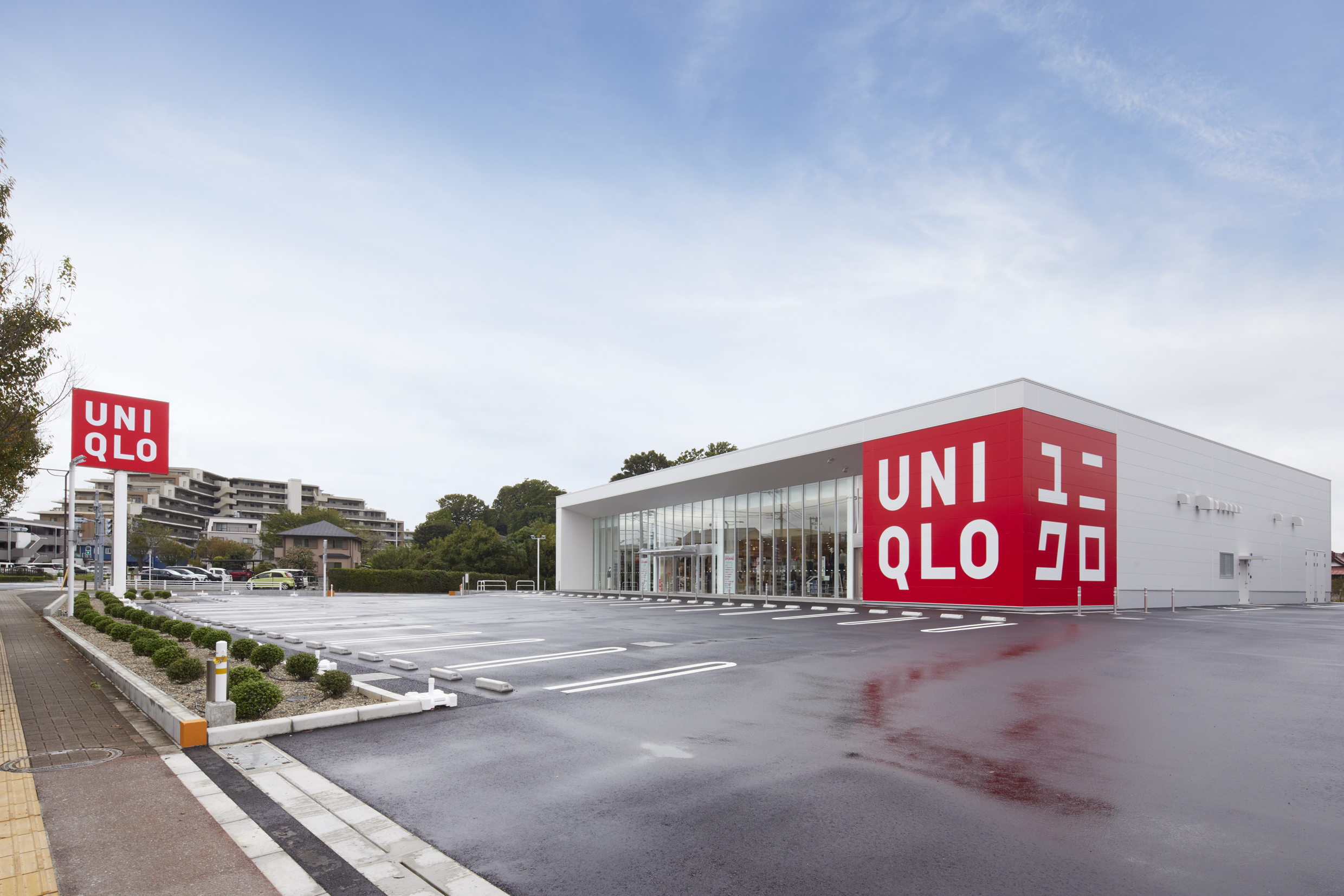 ユニクロ 東村山市民スポーツセンター前店（アパレルのロードサイド型店舗）の写真 3
